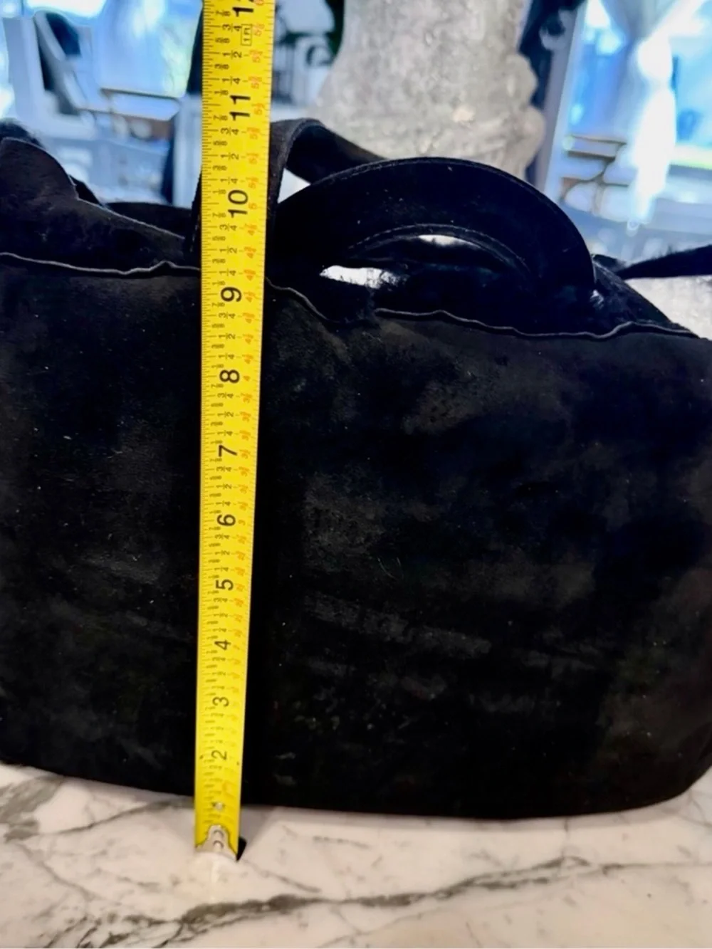 CHANEL 🔥 Rare Black Chanel shearling tote – hard to find in this condition